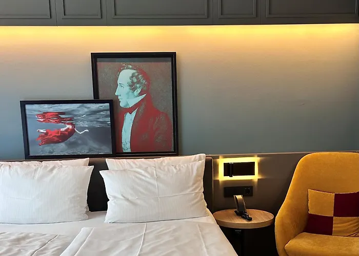 Hotel - - Hafencity By Ihg 4*